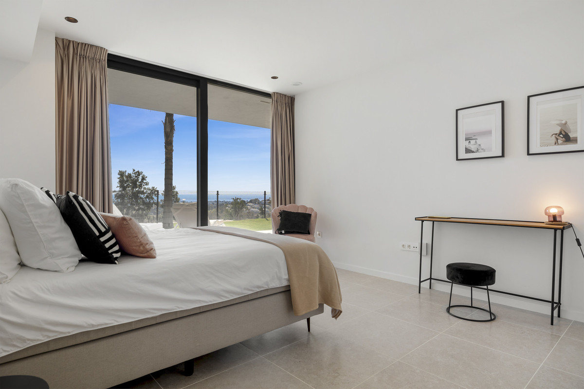 5 Bed Townhouse for sale in Benahavís Costa Del Sol, Málaga, Spain
