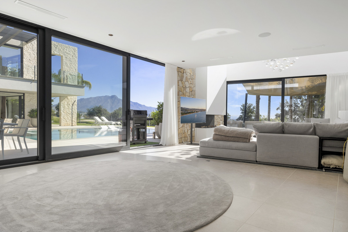 5 Bed Townhouse for sale in Benahavís Costa Del Sol, Málaga, Spain