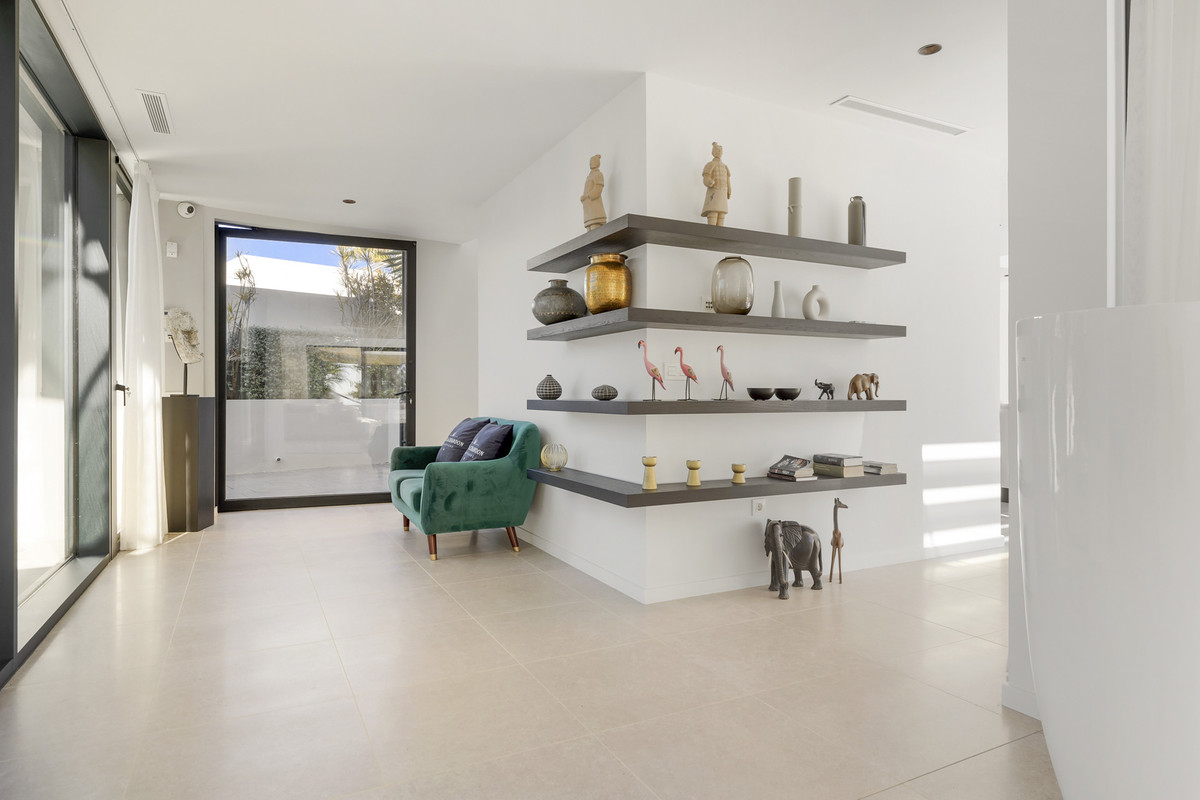 5 Bed Townhouse for sale in Benahavís Costa Del Sol, Málaga, Spain