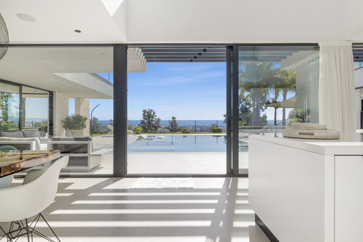 5 Bed Townhouse for sale in Benahavís Costa Del Sol, Málaga, Spain