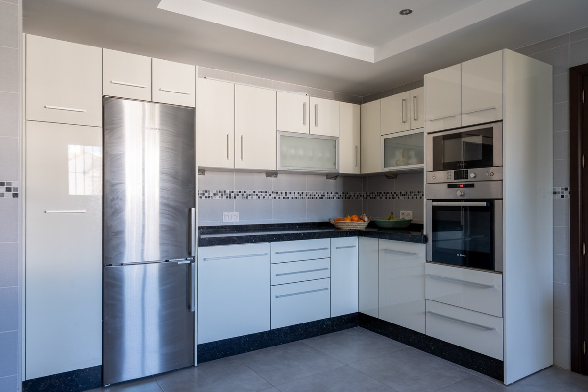 4 Bed Townhouse for sale in El Rosario Costa Del Sol, Málaga, Spain
