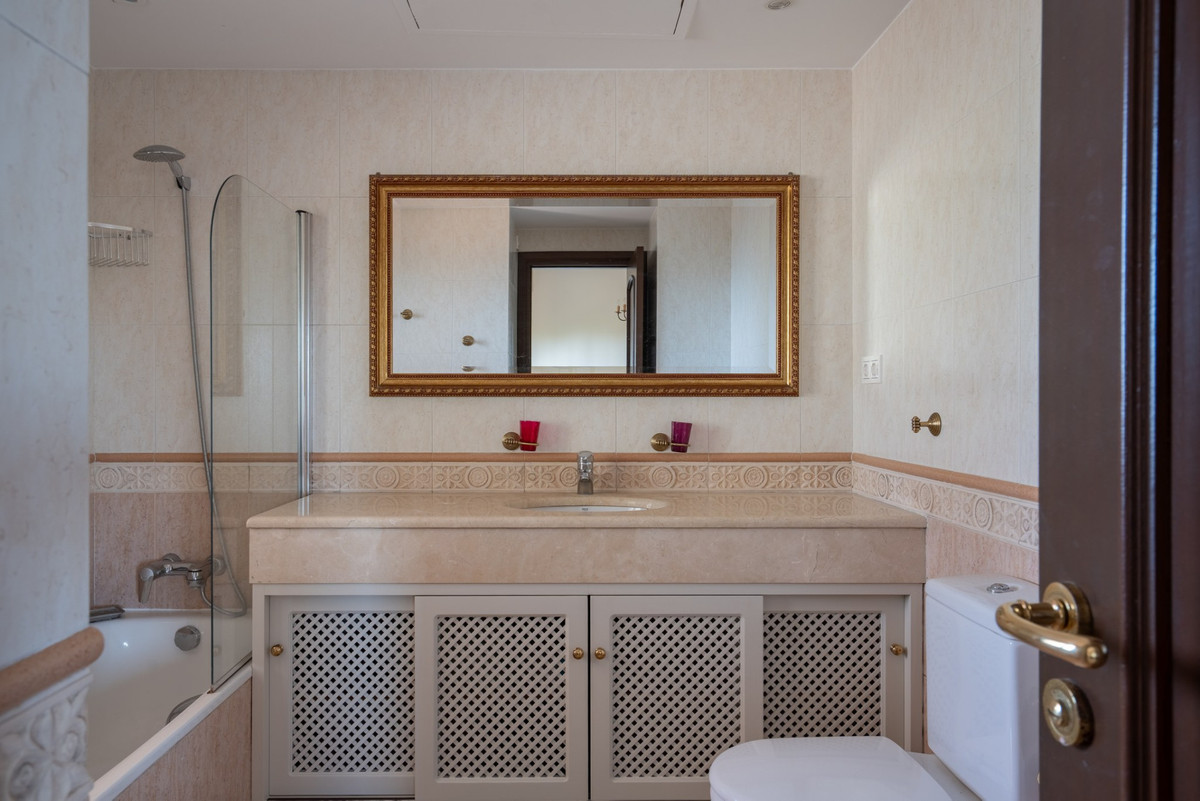 4 Bed Townhouse for sale in El Rosario Costa Del Sol, Málaga, Spain