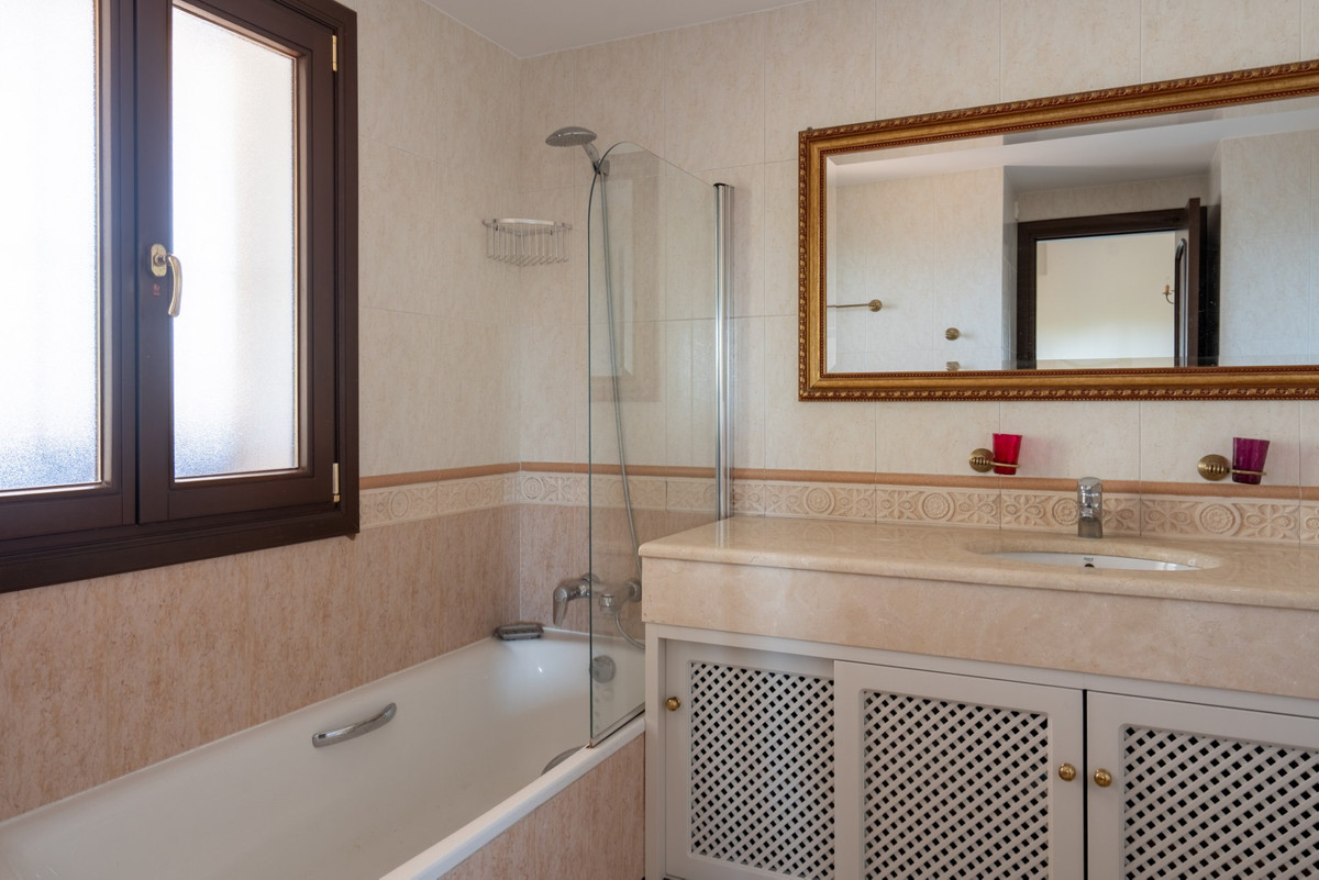 4 Bed Townhouse for sale in El Rosario Costa Del Sol, Málaga, Spain