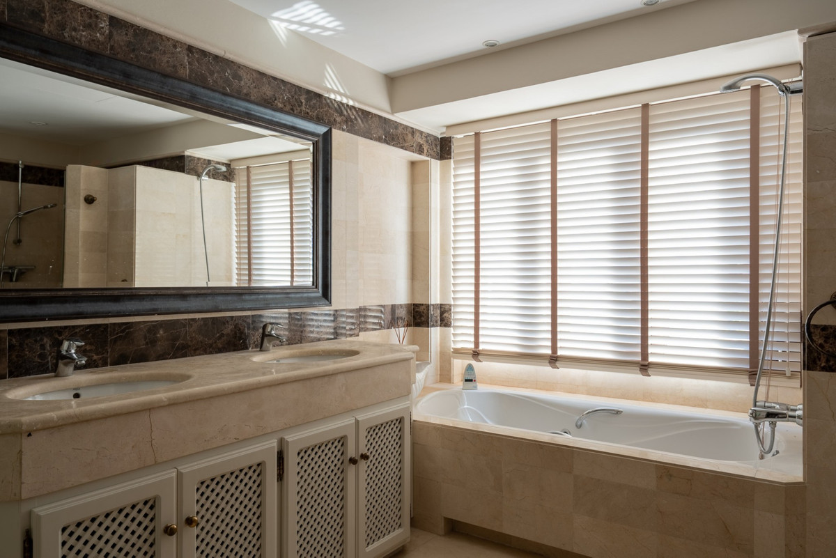 4 Bed Townhouse for sale in El Rosario Costa Del Sol, Málaga, Spain