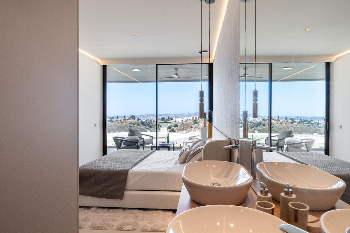 2 Bed Apartment for sale in Fuengirola Costa Del Sol, Málaga, Spain