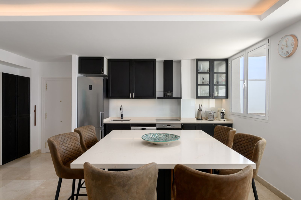 2 Bed Apartment for sale in Estepona Costa Del Sol, Málaga, Spain