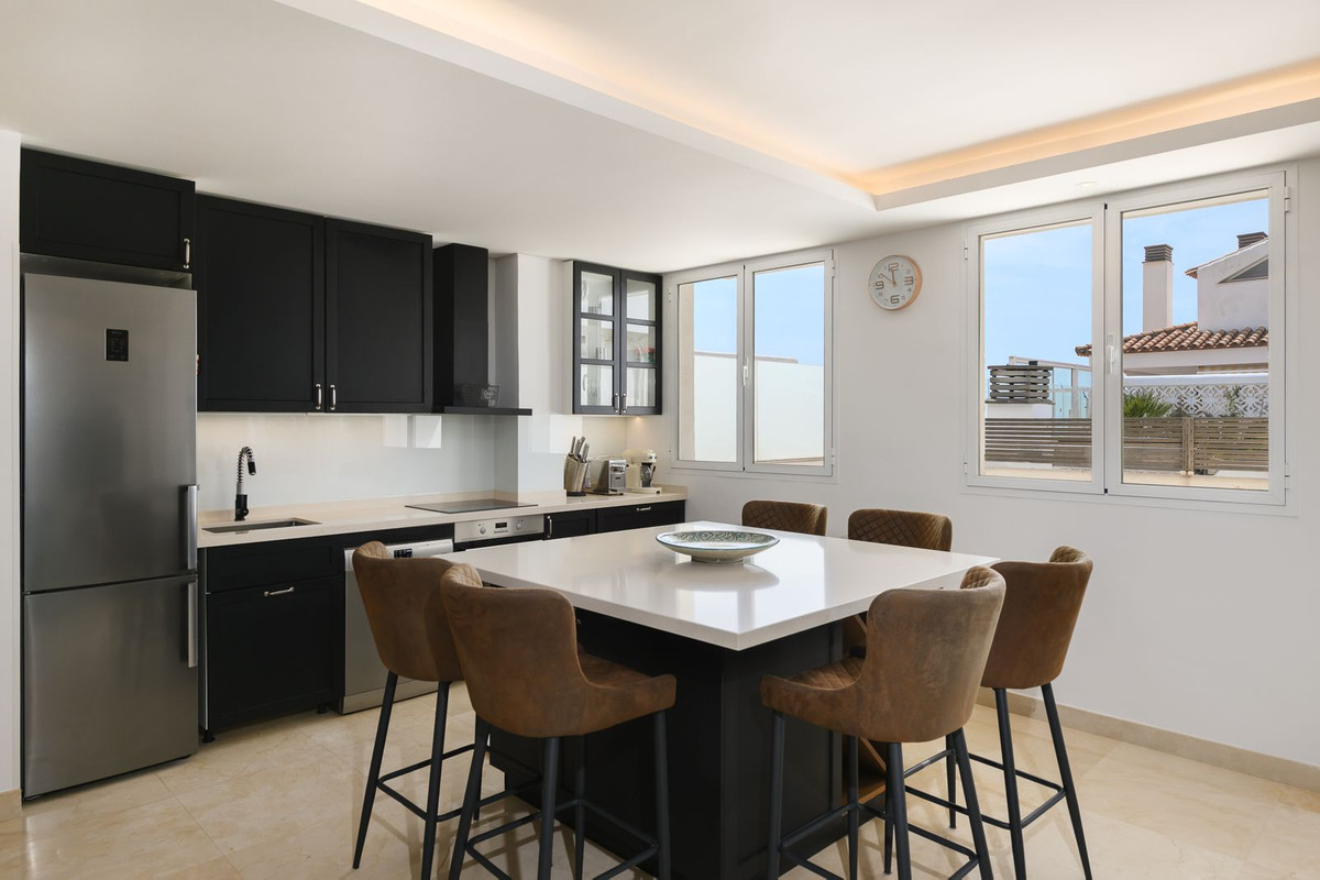 2 Bed Apartment for sale in Estepona Costa Del Sol, Málaga, Spain