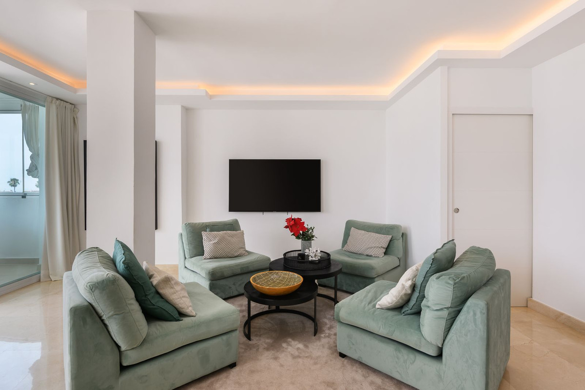 2 Bed Apartment for sale in Estepona Costa Del Sol, Málaga, Spain