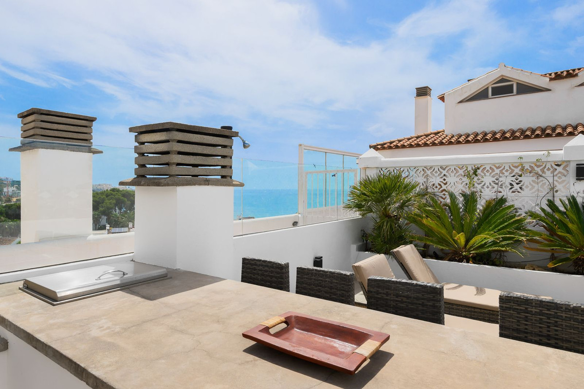 2 Bed Apartment for sale in Estepona Costa Del Sol, Málaga, Spain