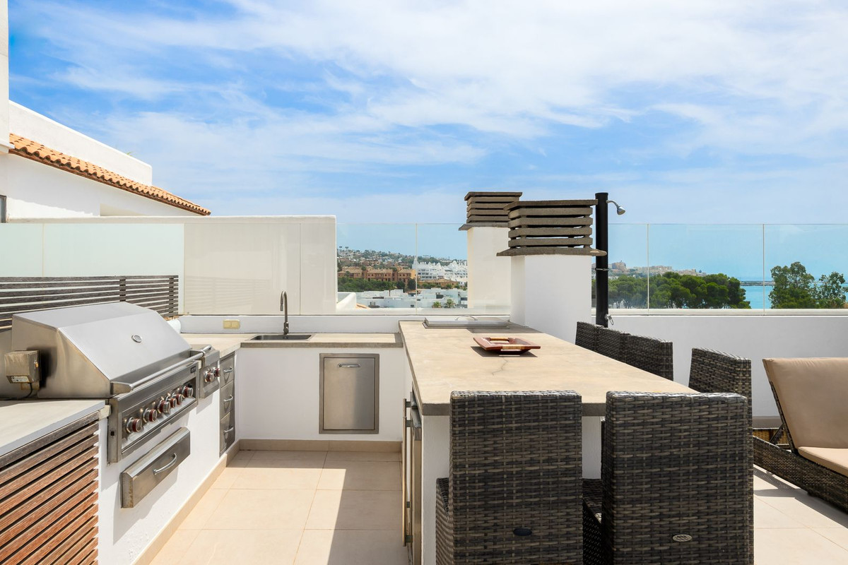 2 Bed Apartment for sale in Estepona Costa Del Sol, Málaga, Spain
