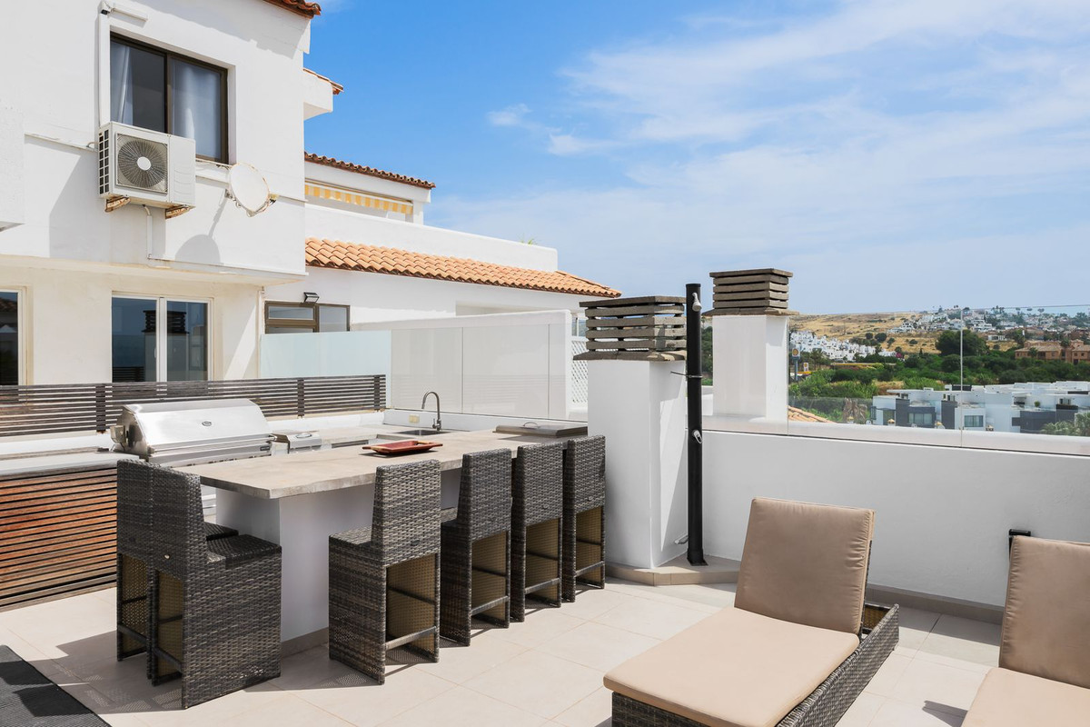 2 Bed Apartment for sale in Estepona Costa Del Sol, Málaga, Spain