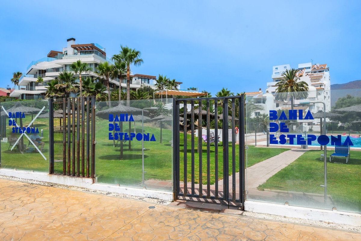 2 Bed Apartment for sale in Estepona Costa Del Sol, Málaga, Spain