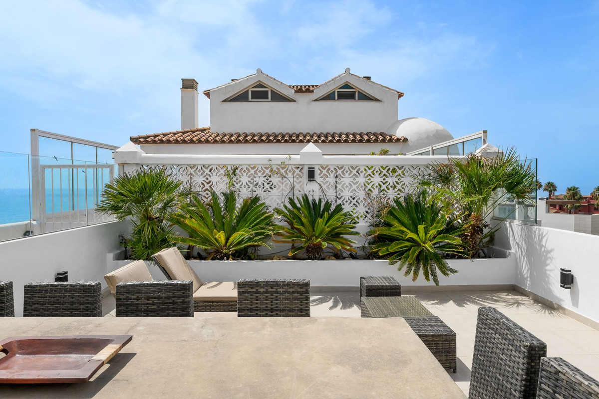 2 Bed Apartment for sale in Estepona Costa Del Sol, Málaga, Spain