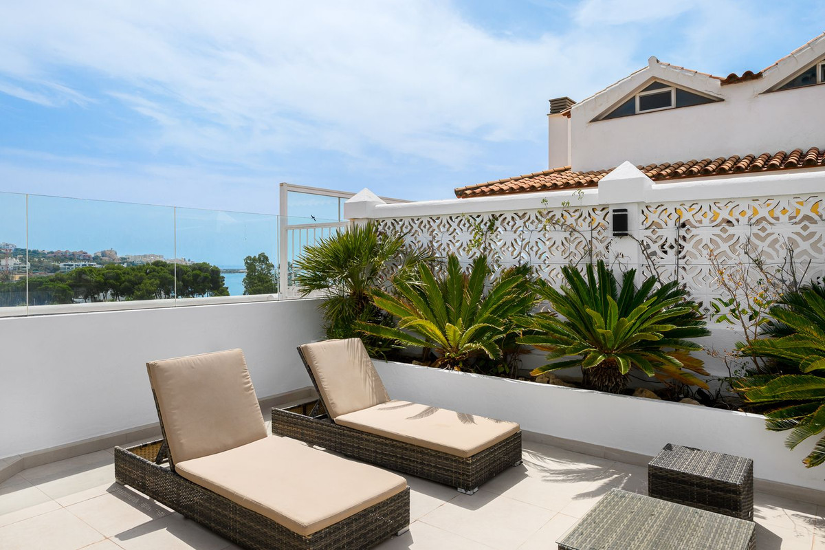 2 Bed Apartment for sale in Estepona Costa Del Sol, Málaga, Spain
