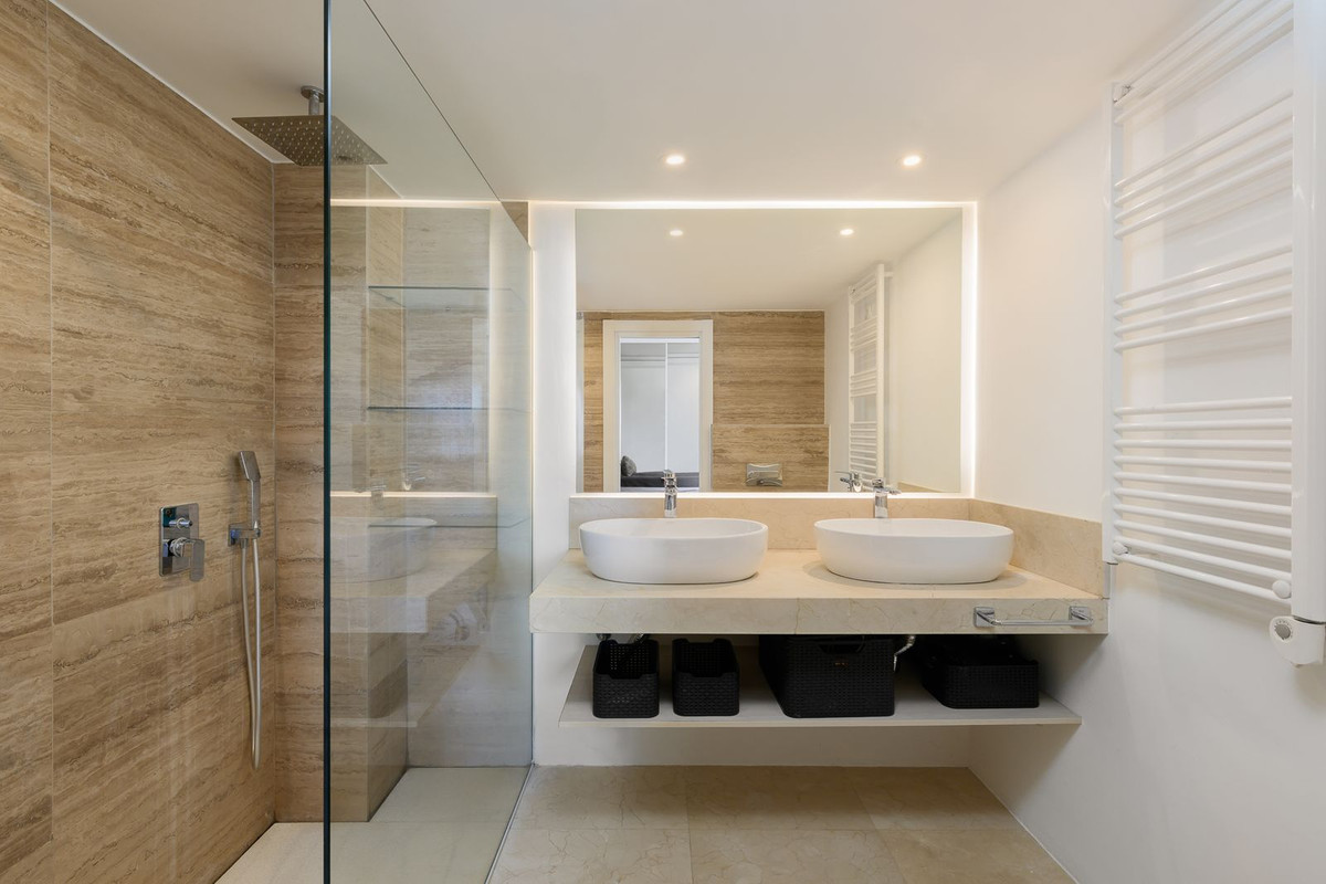 2 Bed Apartment for sale in Estepona Costa Del Sol, Málaga, Spain