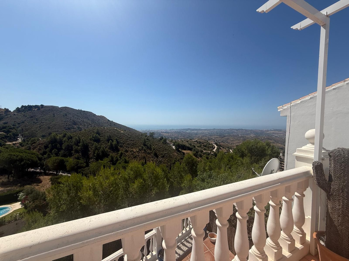 2 Bed Townhouse for sale in Valtocado Costa Del Sol, Málaga, Spain