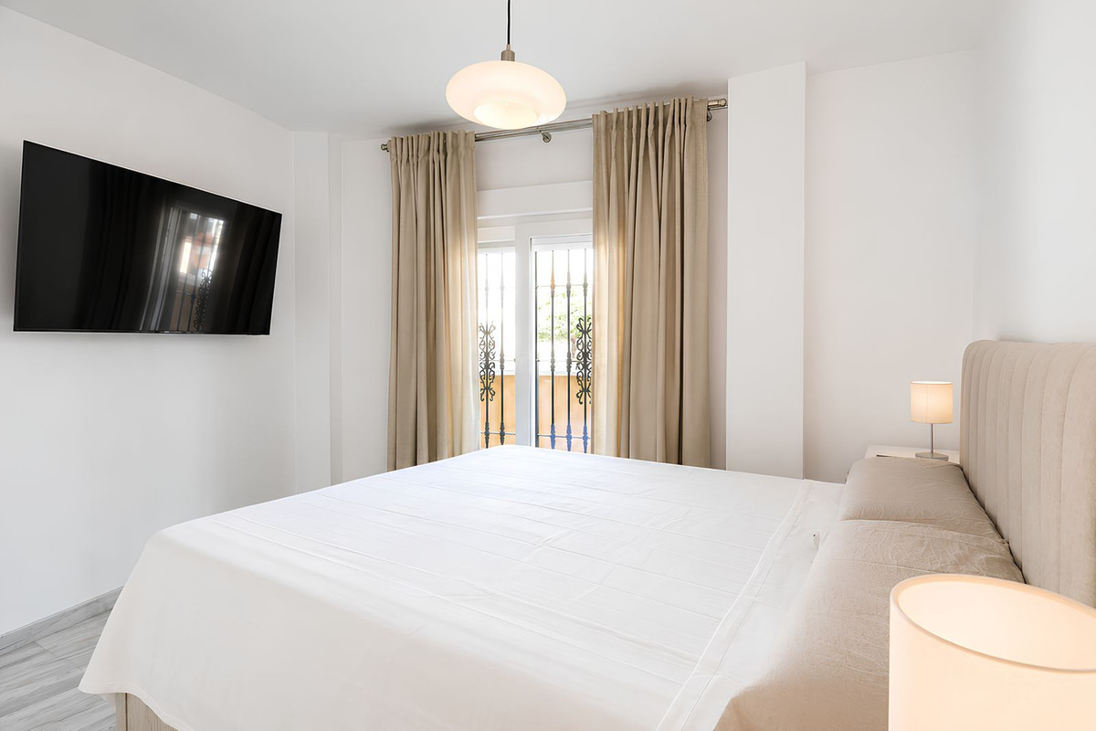 2 Bed Apartment for sale in Fuengirola Costa Del Sol, Málaga, Spain