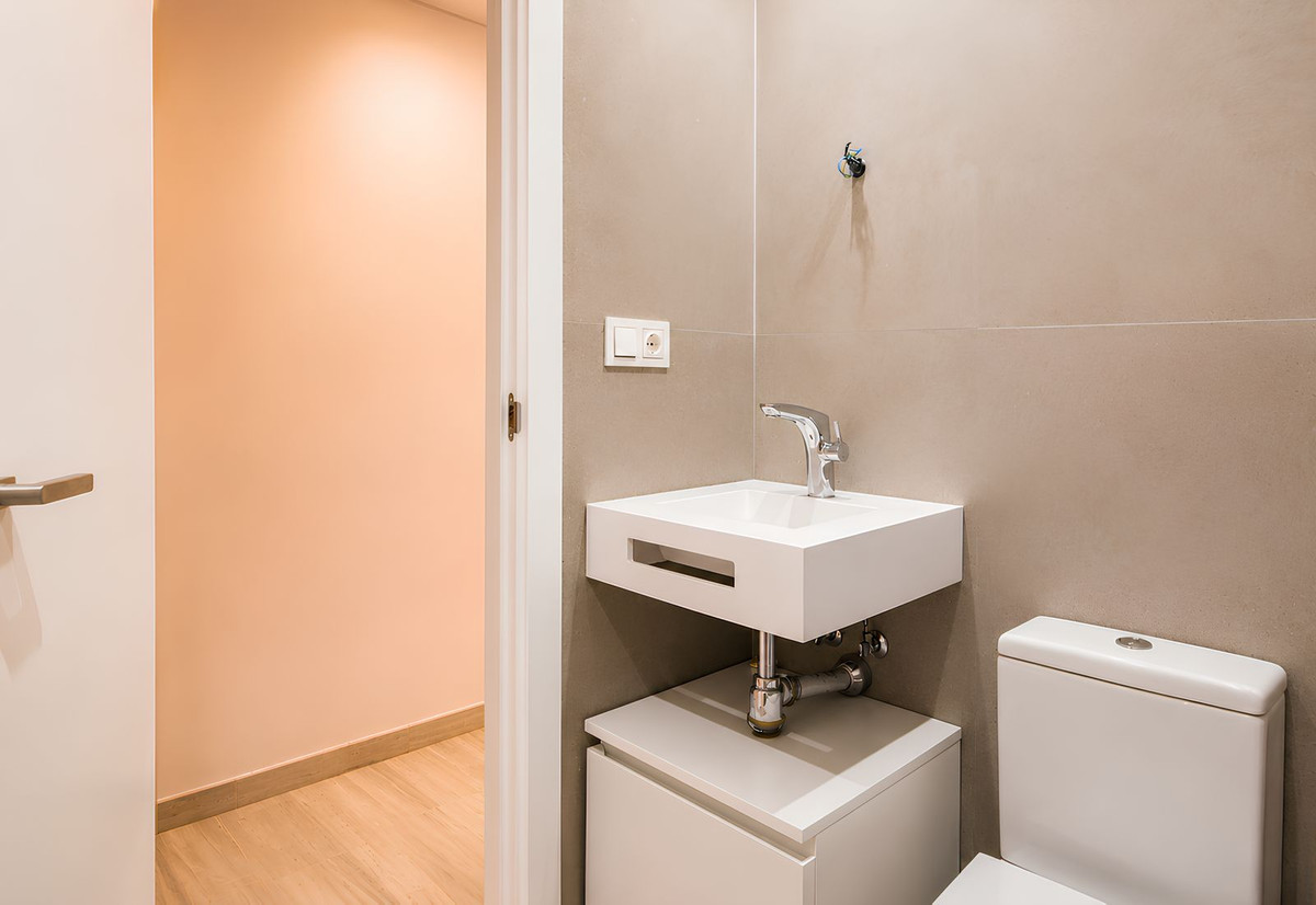 2 Bed Apartment for sale in Fuengirola Costa Del Sol, Málaga, Spain