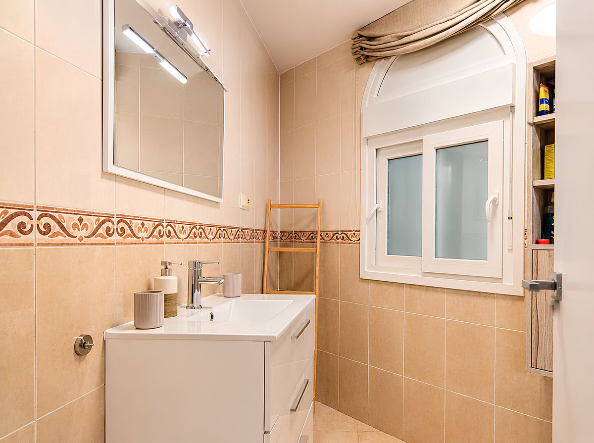 2 Bed Apartment for sale in Fuengirola Costa Del Sol, Málaga, Spain