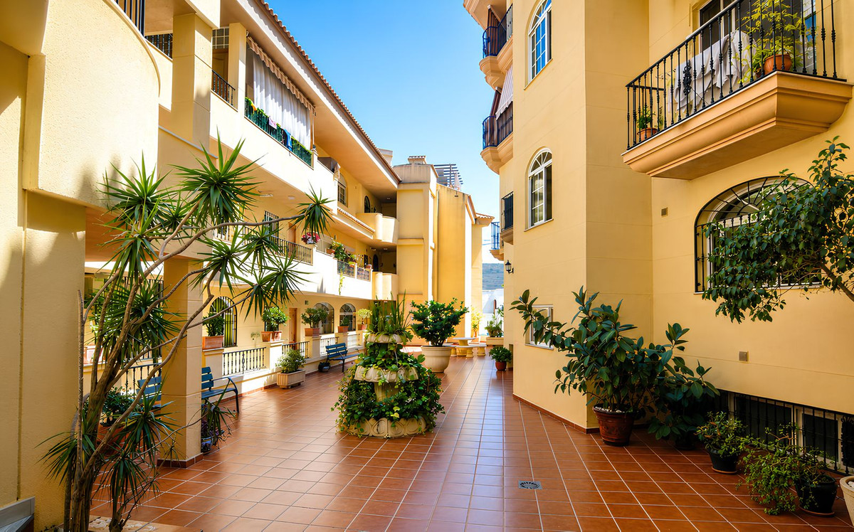 2 Bed Apartment for sale in Fuengirola Costa Del Sol, Málaga, Spain