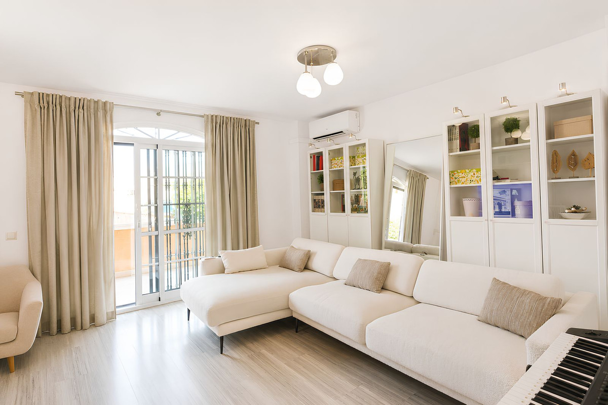 2 Bed Apartment for sale in Fuengirola Costa Del Sol, Málaga, Spain