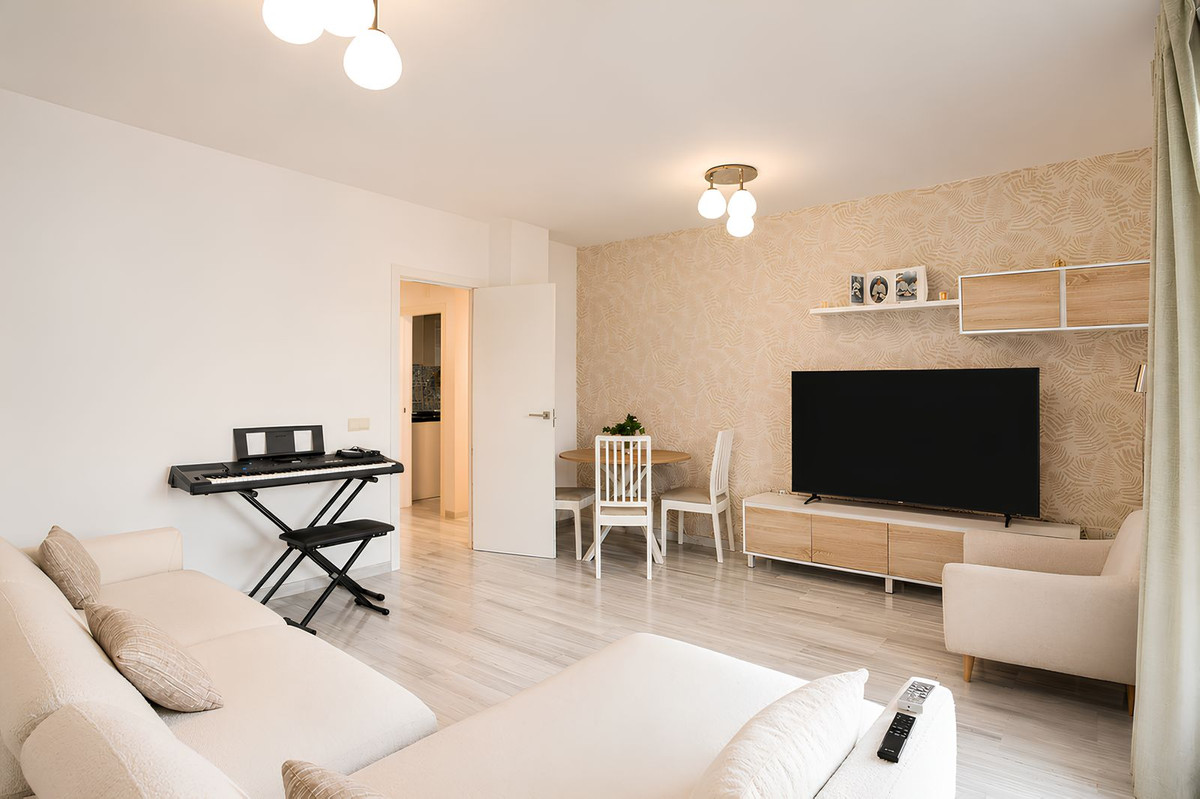 2 Bed Apartment for sale in Fuengirola Costa Del Sol, Málaga, Spain
