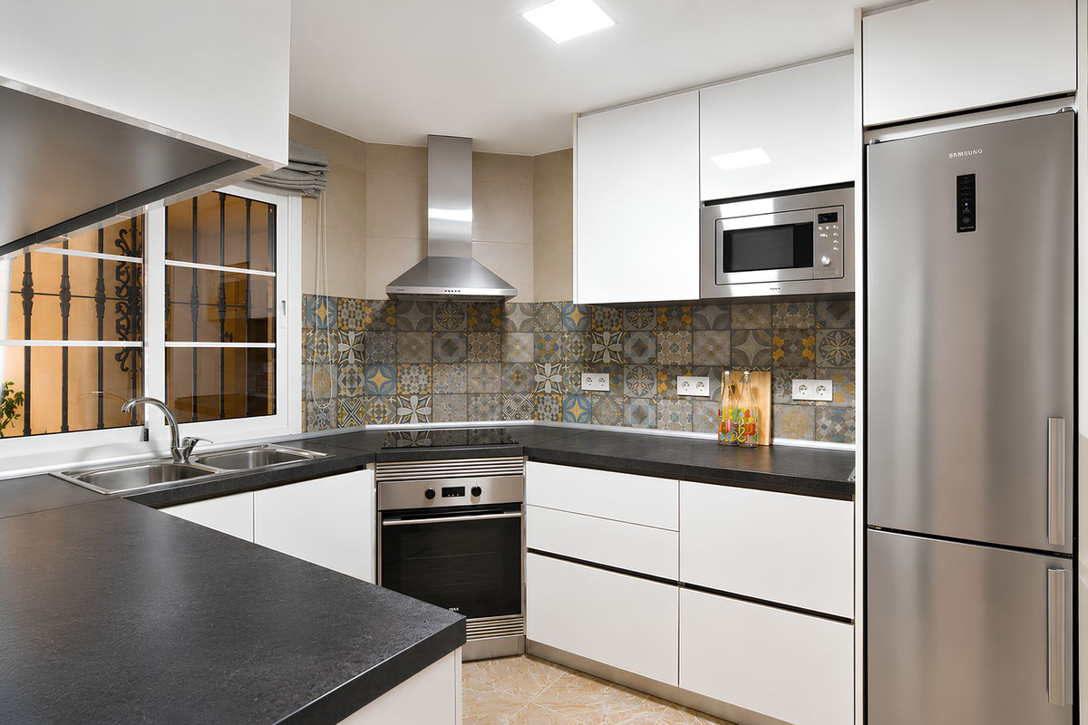 2 Bed Apartment for sale in Fuengirola Costa Del Sol, Málaga, Spain