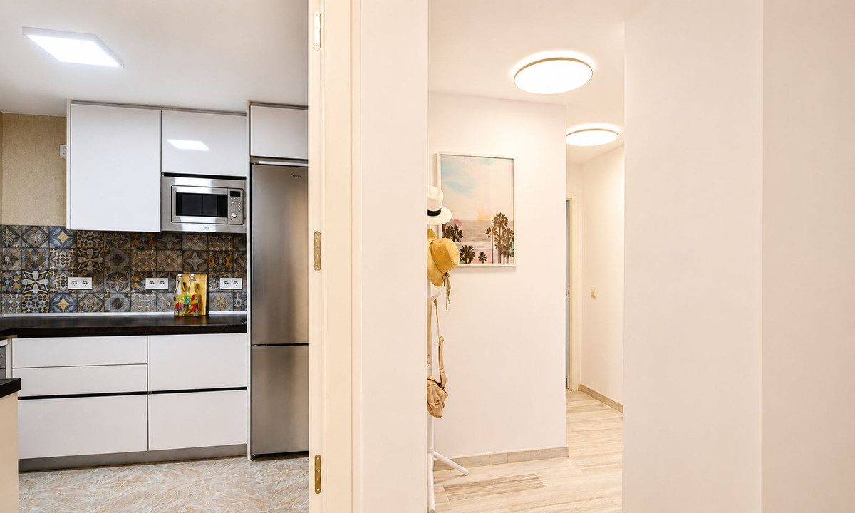 2 Bed Apartment for sale in Fuengirola Costa Del Sol, Málaga, Spain