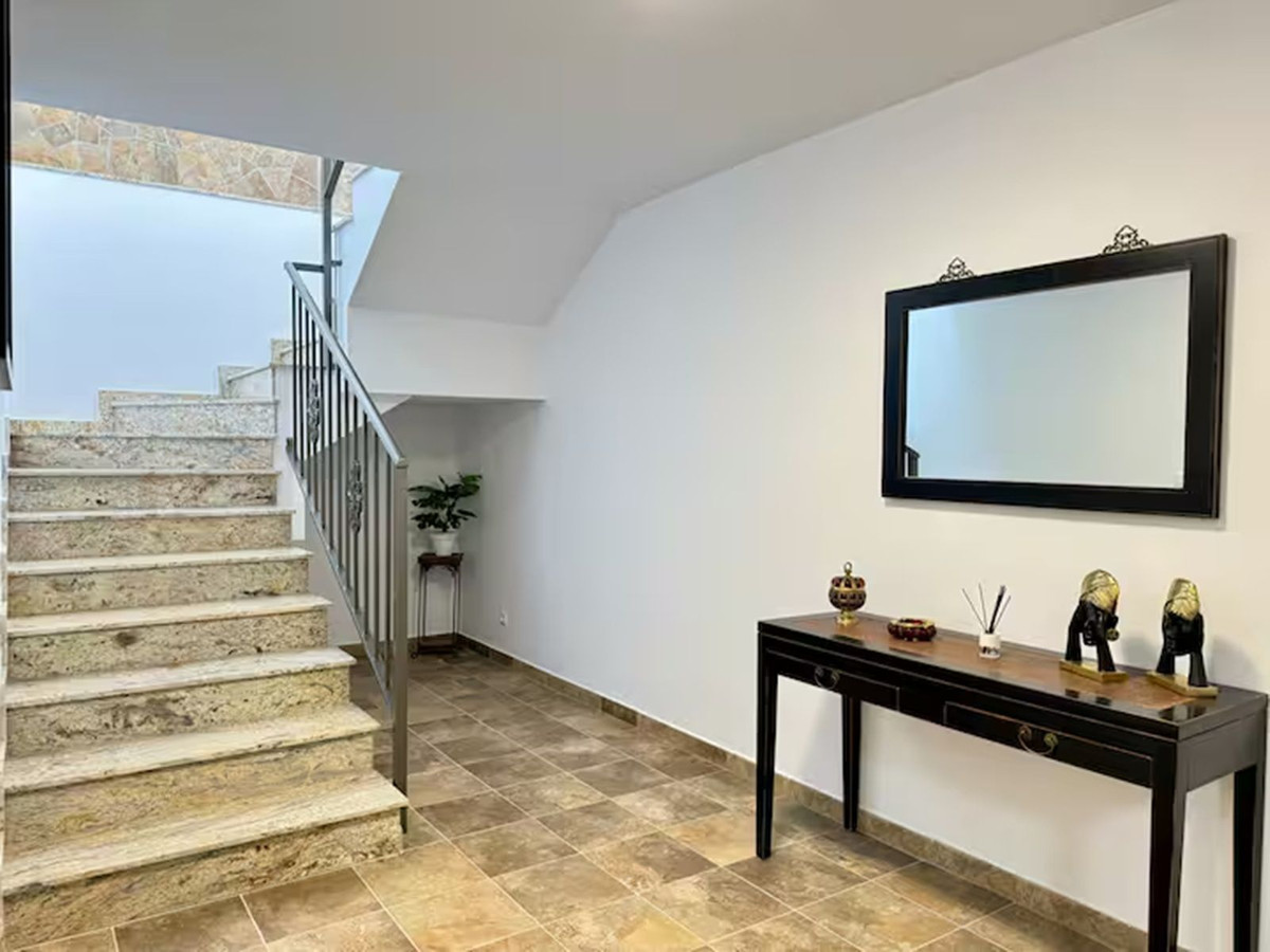 5 Bed Townhouse for sale in Coín Costa Del Sol, Málaga, Spain