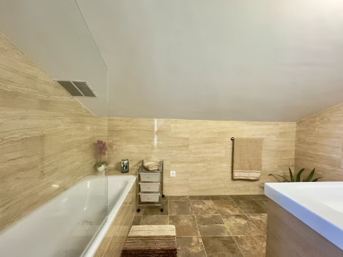5 Bed Townhouse for sale in Coín Costa Del Sol, Málaga, Spain