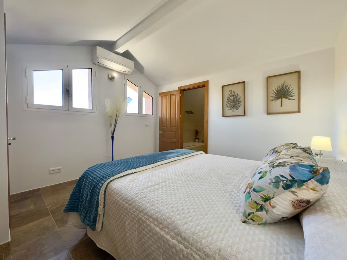 5 Bed Townhouse for sale in Coín Costa Del Sol, Málaga, Spain
