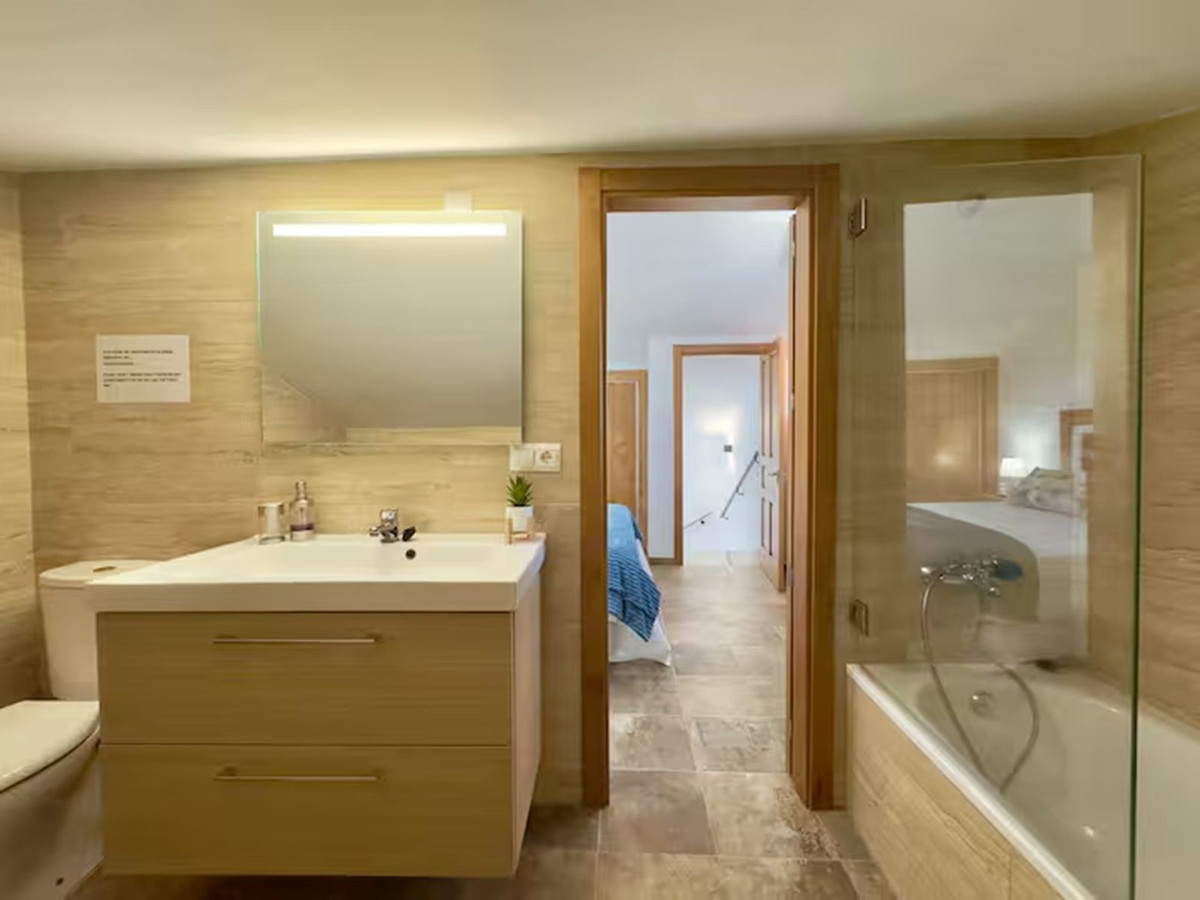 5 Bed Townhouse for sale in Coín Costa Del Sol, Málaga, Spain