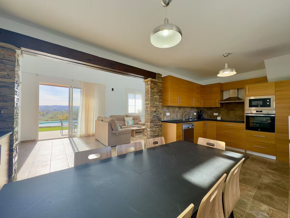 5 Bed Townhouse for sale in Coín Costa Del Sol, Málaga, Spain