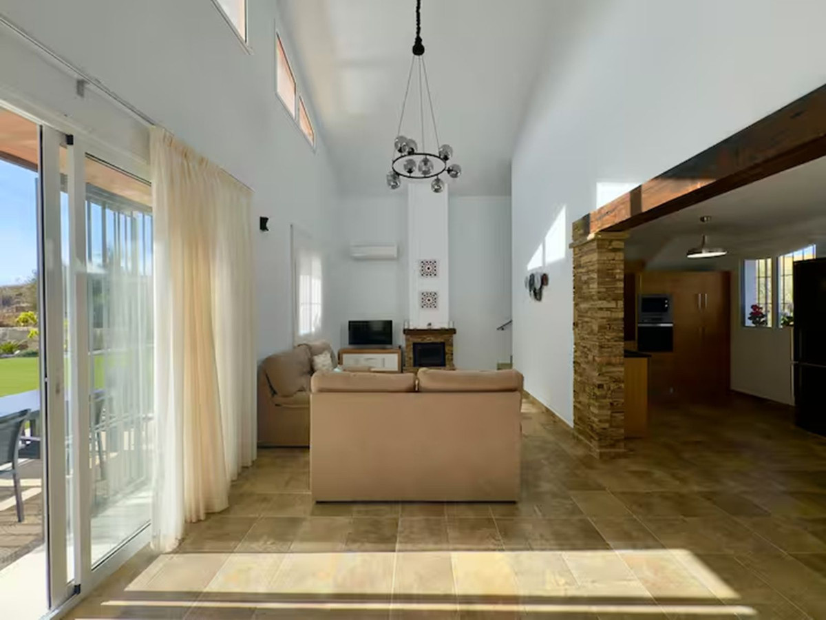5 Bed Townhouse for sale in Coín Costa Del Sol, Málaga, Spain