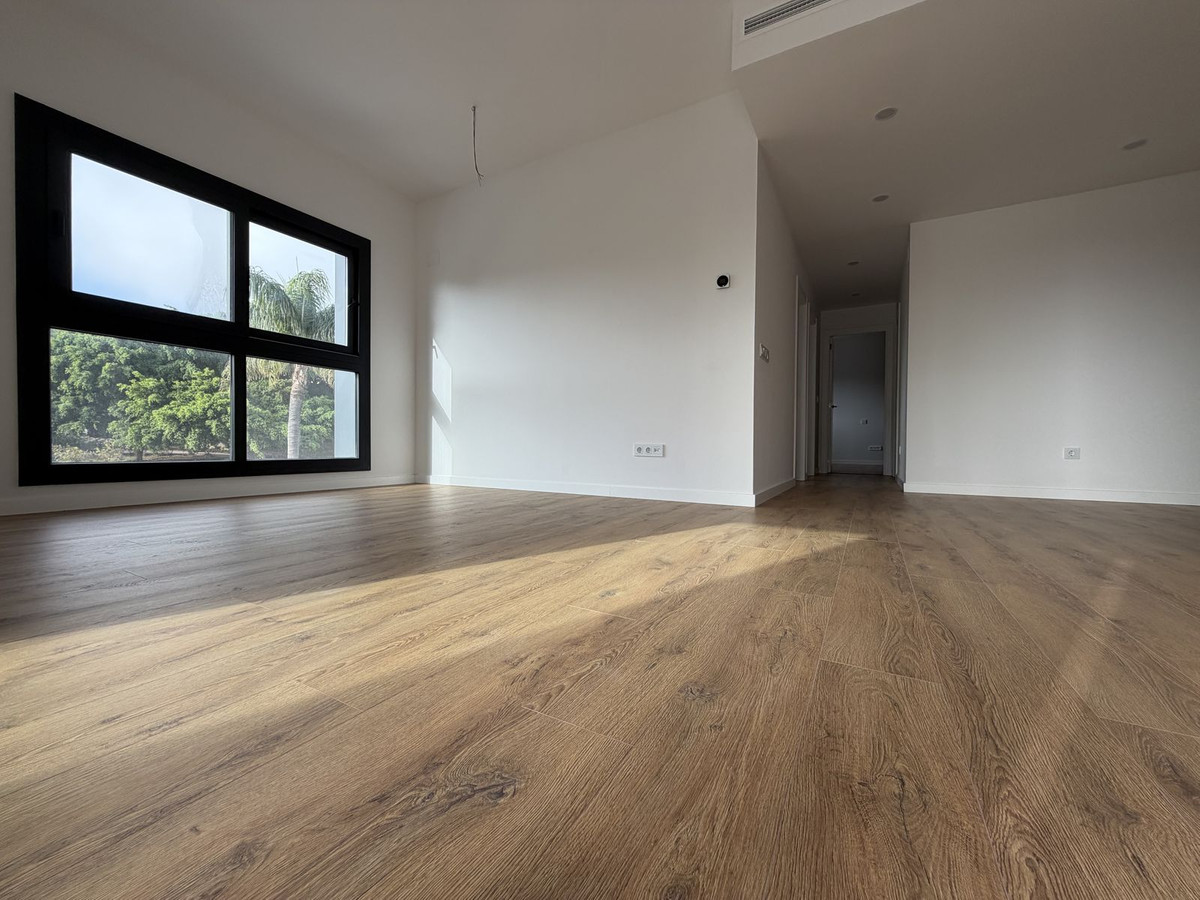 3 Bed Apartment for sale in Estepona Costa Del Sol, Málaga, Spain