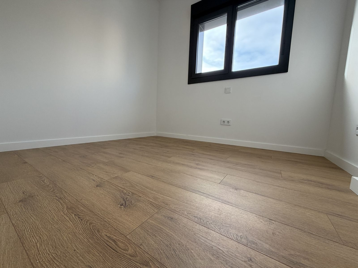 3 Bed Apartment for sale in Estepona Costa Del Sol, Málaga, Spain