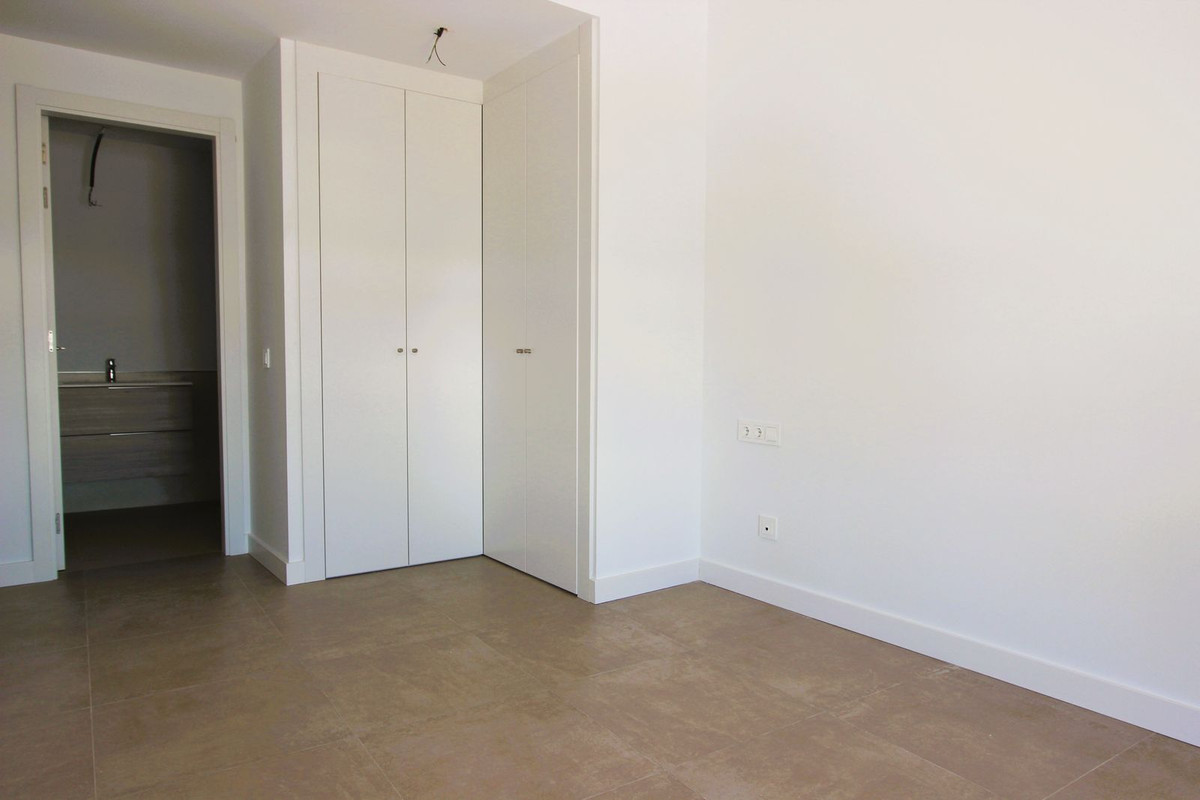 2 Bed Apartment for sale in Estepona Costa Del Sol, Málaga, Spain