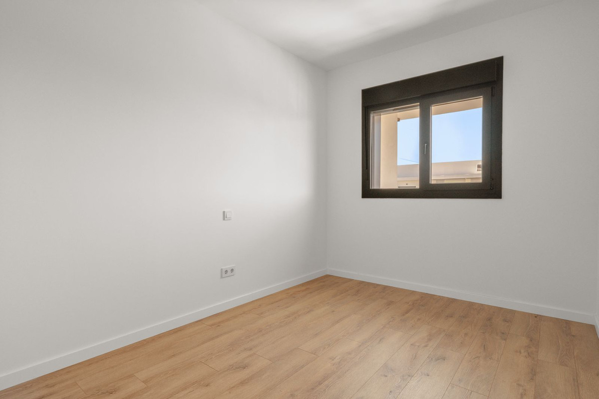 2 Bed Apartment for sale in Estepona Costa Del Sol, Málaga, Spain
