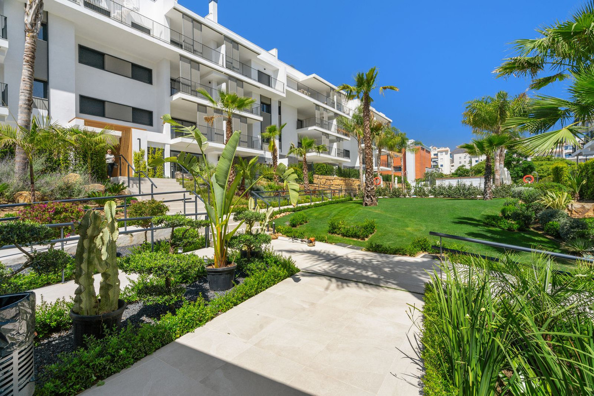 2 Bed Apartment for sale in Estepona Costa Del Sol, Málaga, Spain