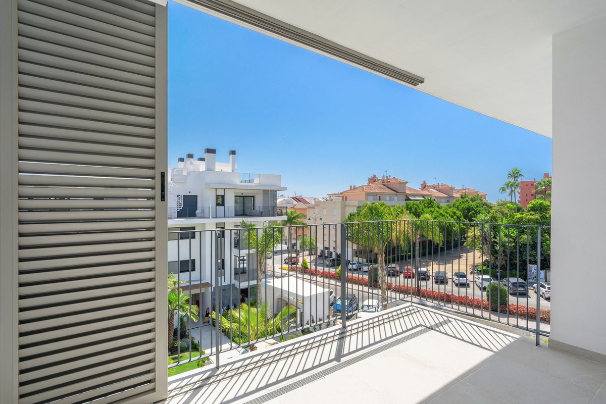 2 Bed Apartment for sale in Estepona Costa Del Sol, Málaga, Spain