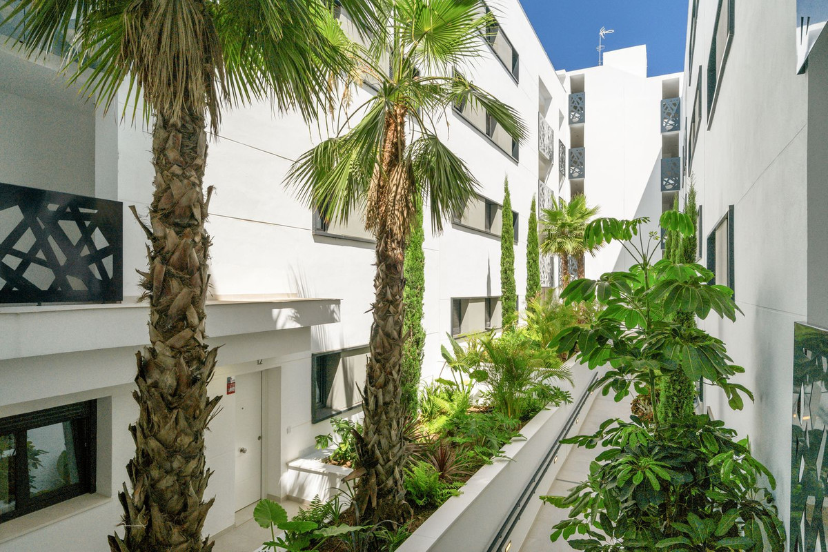 2 Bed Apartment for sale in Estepona Costa Del Sol, Málaga, Spain
