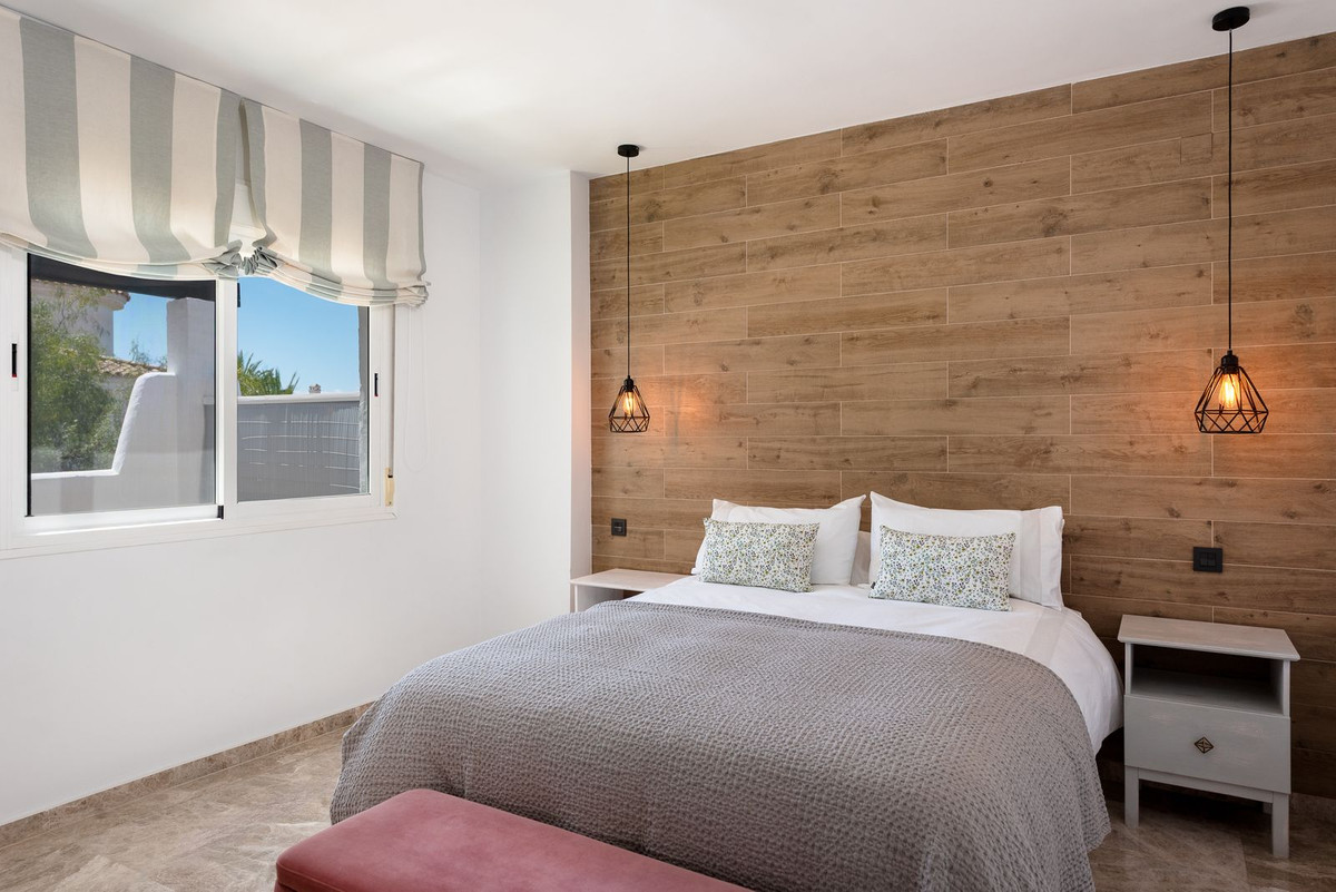 2 Bed Apartment for sale in Nueva Andalucía Costa Del Sol, Málaga, Spain