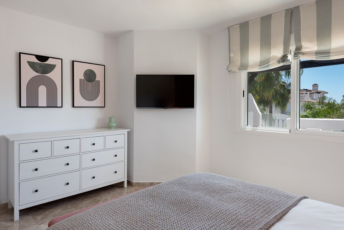 2 Bed Apartment for sale in Nueva Andalucía Costa Del Sol, Málaga, Spain
