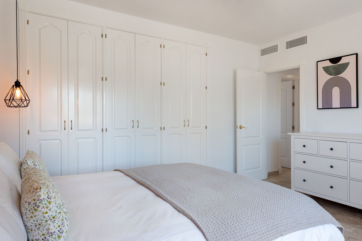 2 Bed Apartment for sale in Nueva Andalucía Costa Del Sol, Málaga, Spain