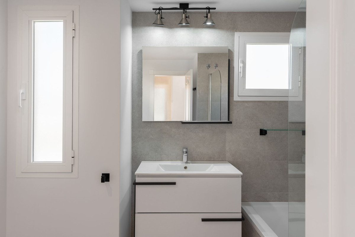 2 Bed Apartment for sale in Nueva Andalucía Costa Del Sol, Málaga, Spain