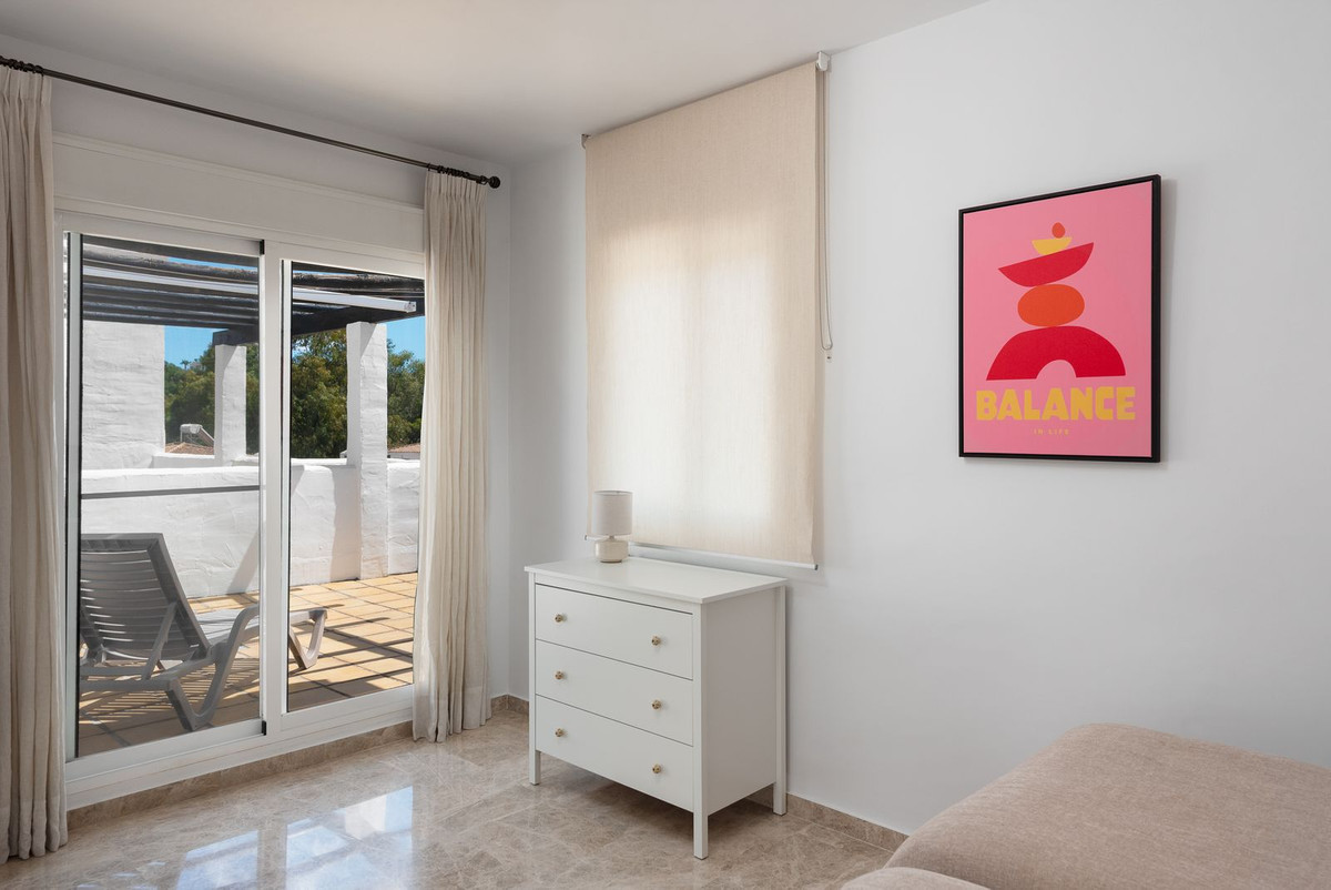 2 Bed Apartment for sale in Nueva Andalucía Costa Del Sol, Málaga, Spain