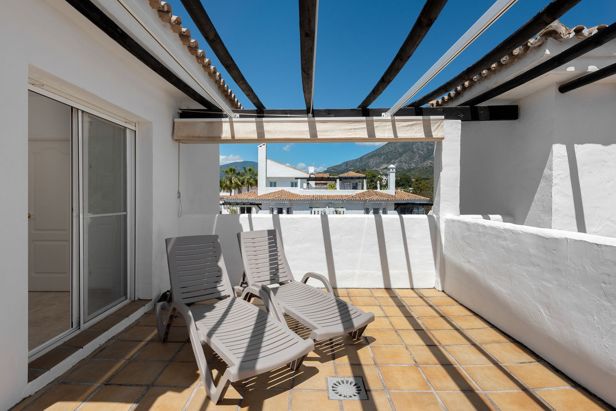 2 Bed Apartment for sale in Nueva Andalucía Costa Del Sol, Málaga, Spain