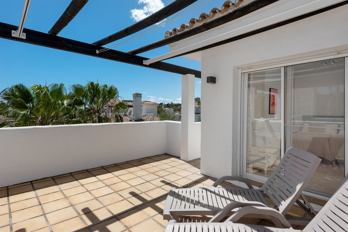 2 Bed Apartment for sale in Nueva Andalucía Costa Del Sol, Málaga, Spain
