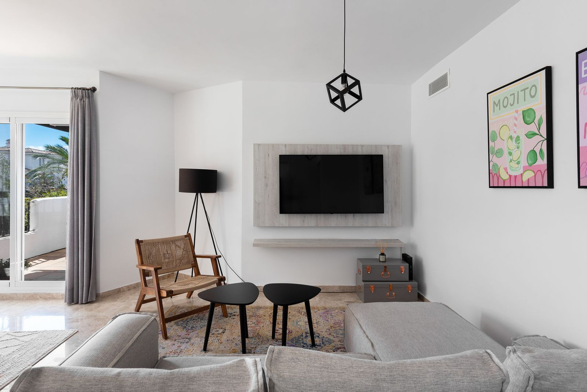 2 Bed Apartment for sale in Nueva Andalucía Costa Del Sol, Málaga, Spain
