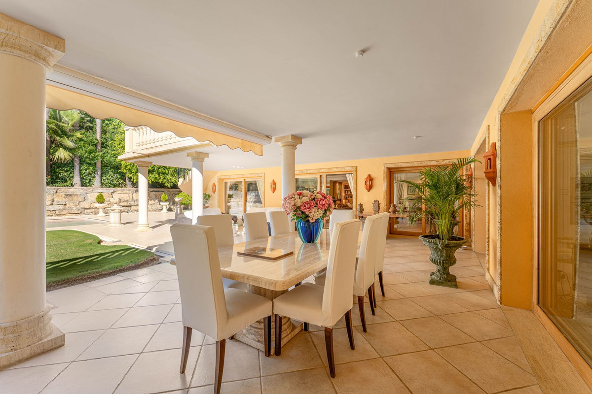 5 Bed Townhouse for sale in Nueva Andalucía Costa Del Sol, Málaga, Spain